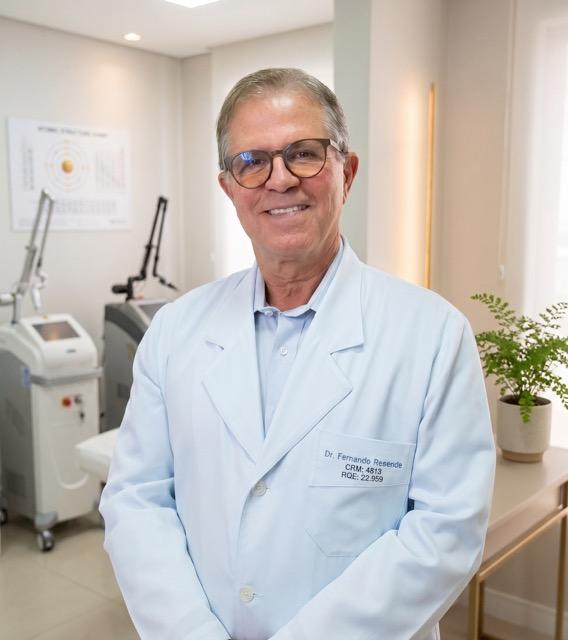 Dr. Fernando Resende, fundador da RENOVE Dermatologia, em Brasília